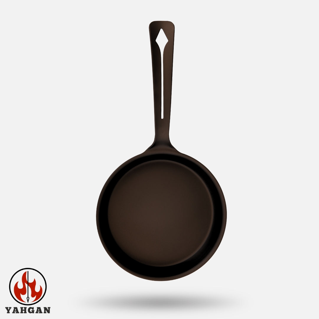 Front view of Yahgan Black Series 26cm nitrided carbon steel pan — no rivets, no welds