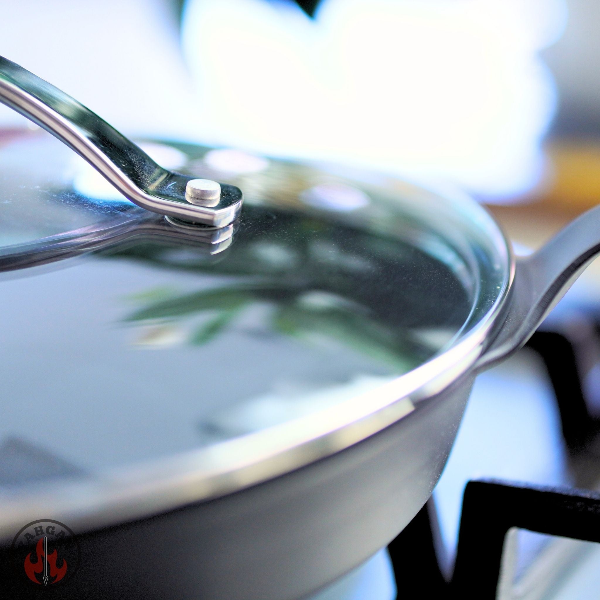 Stainless steel handle and rim detail on Yahgan 26cm glass pan lid