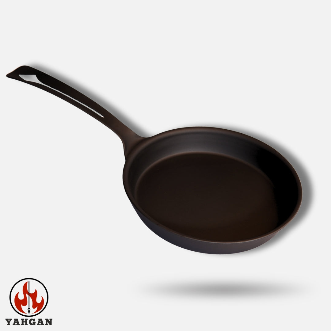 Top-down view of Yahgan Black Series 26cm nitrided carbon steel pan cooking surface