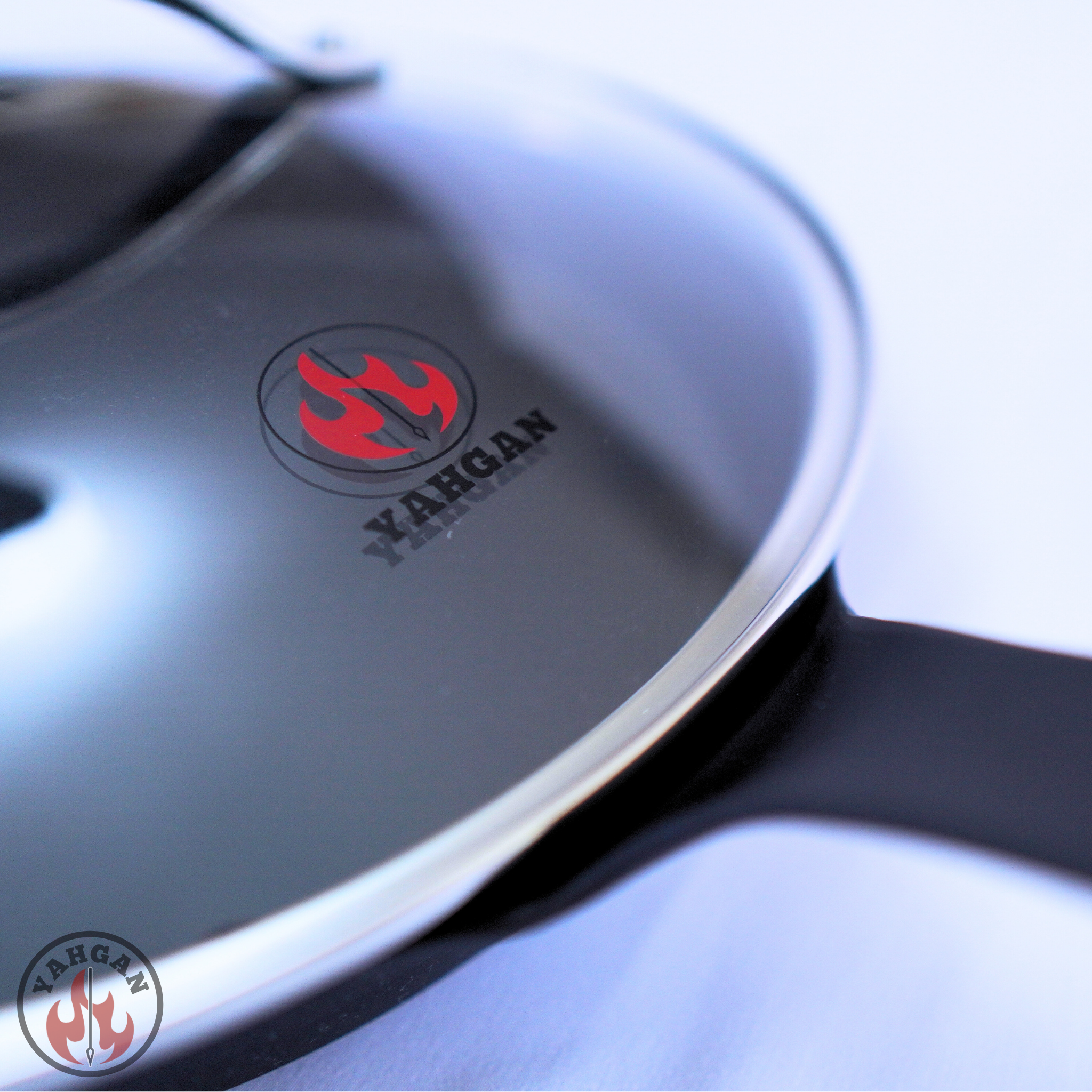 Yahgan Black Series 26cm carbon steel pan with Yahgan hardened glass lid