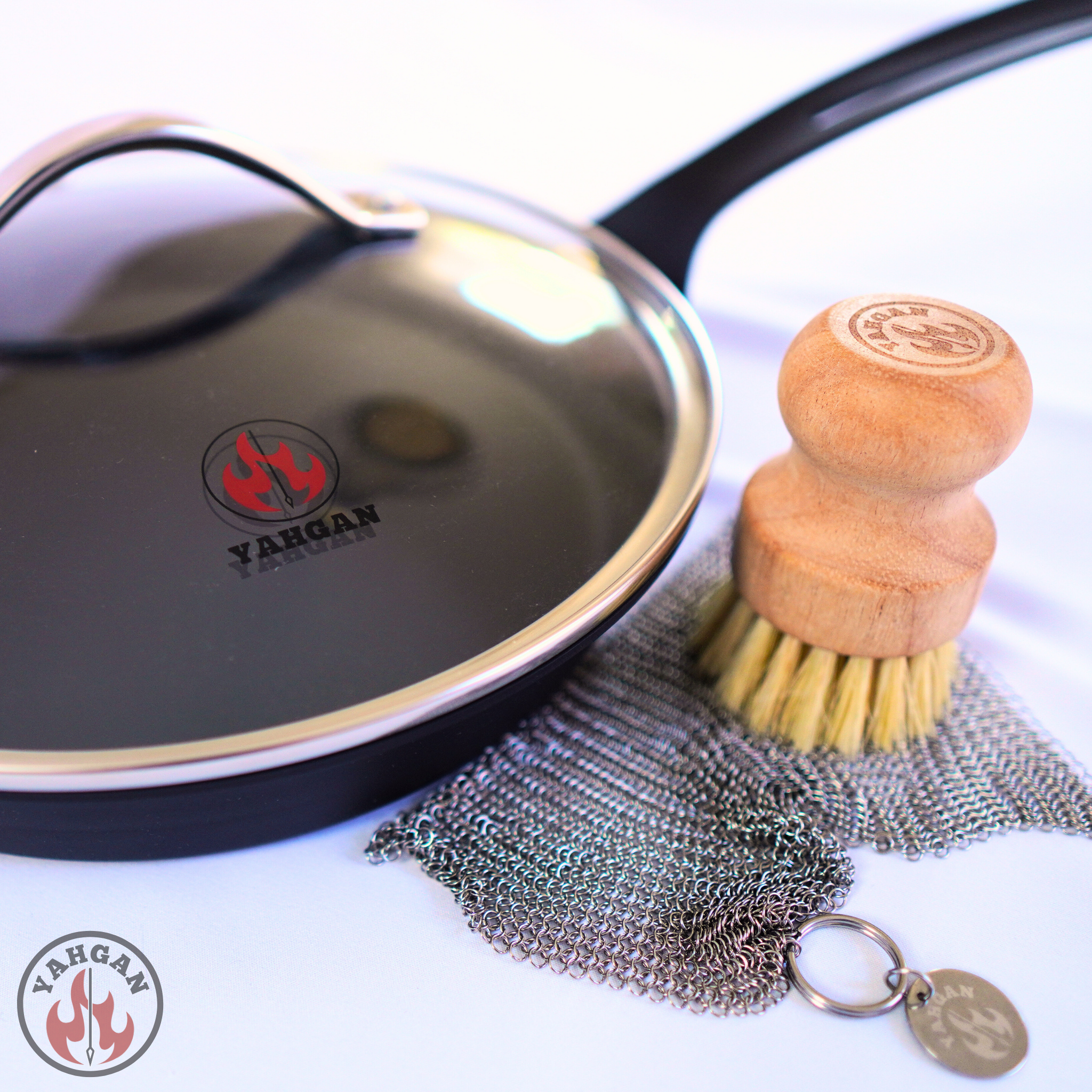 Yahgan Black Series 26cm Master Bundle — pan, natural-bristle brush and chainmail scrubber care kit