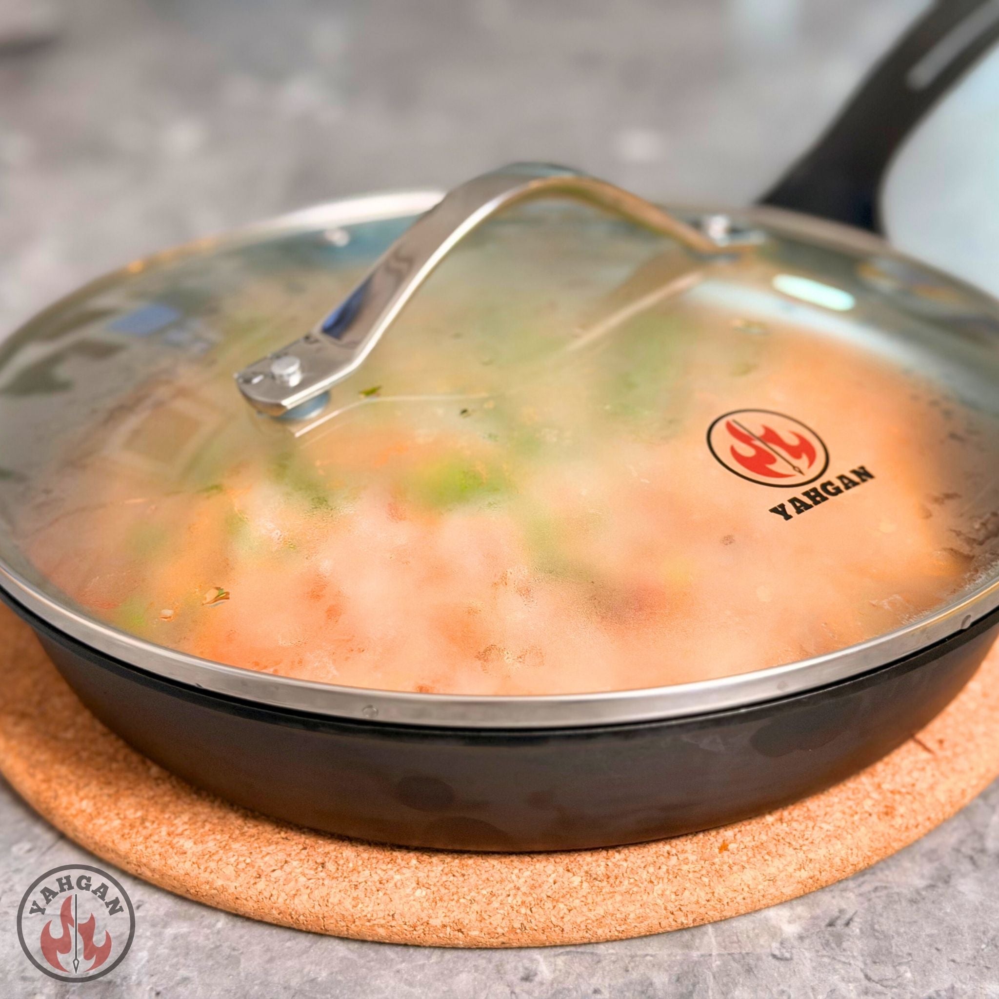 Yahgan 26cm tempered glass lid on carbon steel pan with condensation on glass — steam retained during cooking